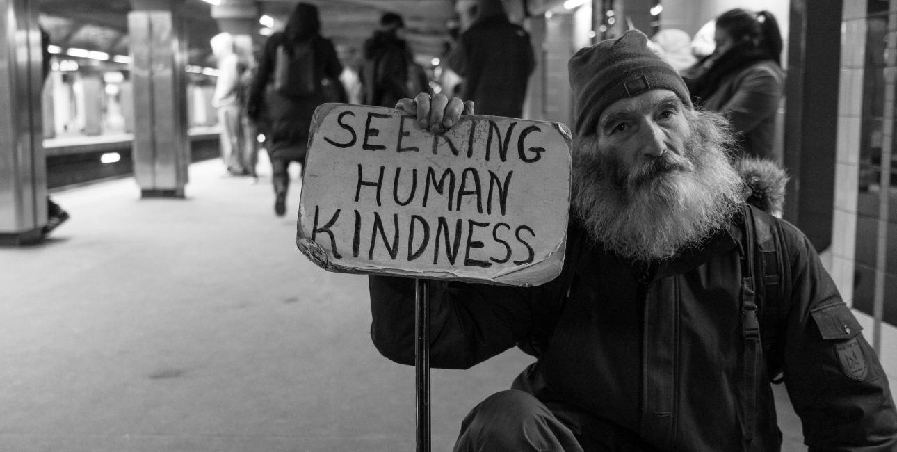 Seeking human kindness. Foto: Unsplash.