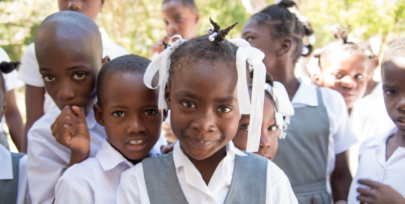 Skolepiger, Haiti. Foto: Andrea Rhodes