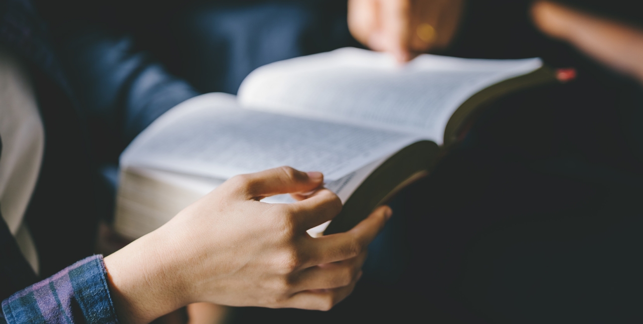 Bibel. Foto: Deemerwha studio / Shutterstock.