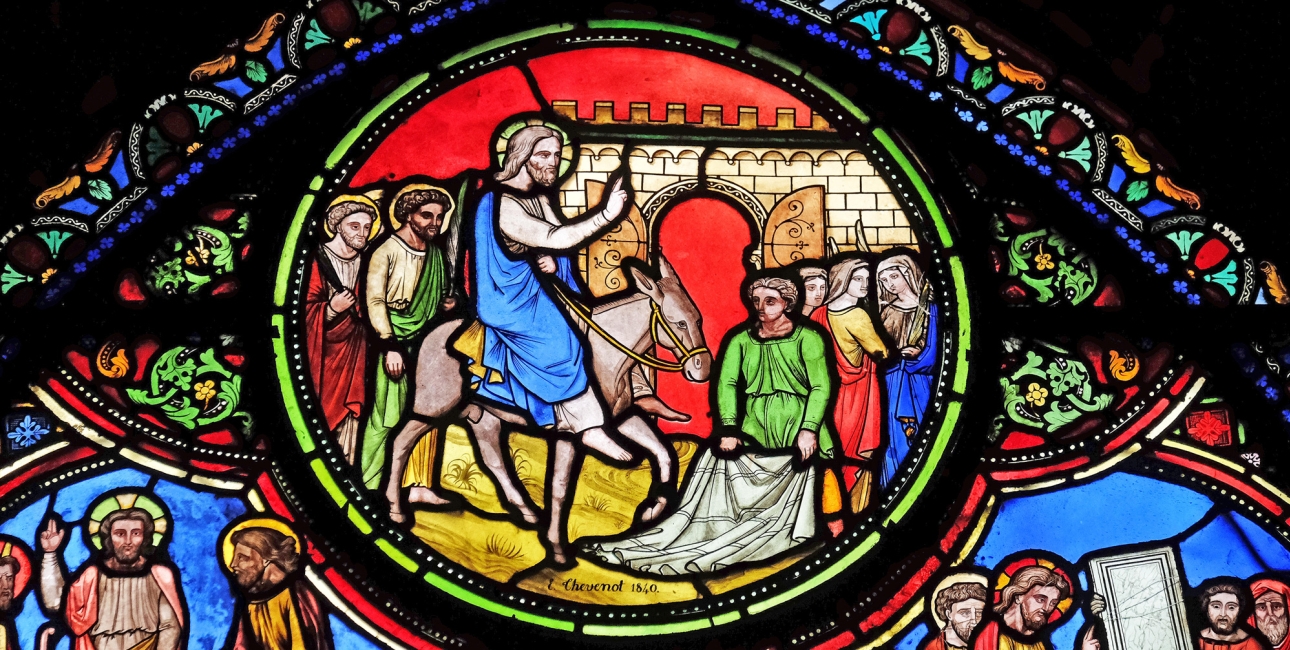 Indtoget i Jerusalem. Illustration: Glasmosaik fra Saint Germain-l'Auxerrois kirken i Paris. Foto: Zvonimir Atletić / Alamy Stock Photo.