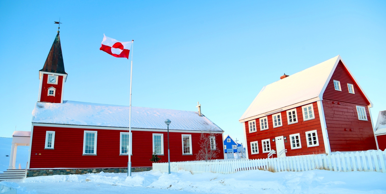 Annaassisitta Oqaluffia (Vor Frelser Kirke) i Nuuk er Grønlands domkirke. Foto: Chris Christophersen / Shutterstock.