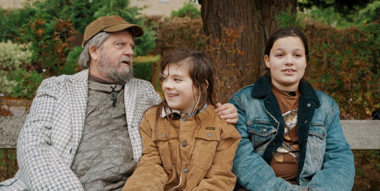Da journalist Anders Lund Madsens bror Peter døde pludseligt sidste år, kom døden helt tæt på. Det fik ham til at medvirke i DR’s nye tv-program Mit Testamente, hvor han fortæller, hvordan han med otte sammenbragte børn – den yngste knap to år – har indset, at han risikerer at efterlade sin familie i en svær situation, hvis han ikke får skrevet testamente i tide. Foto:  Laud People. 