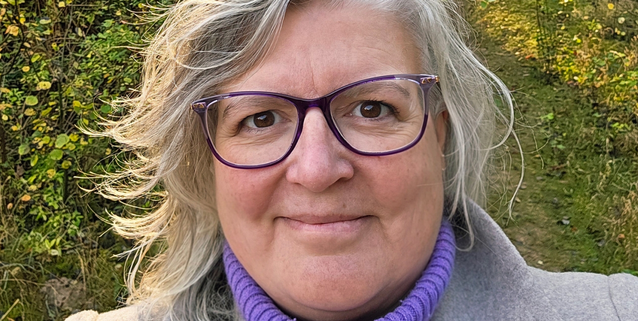 Nana Holm Green er præst i Birkebjergkirken i Næstved, som er en del af Det Danske Missionsforbund. For hende kan håb begynde i ærligheden over for Gud – og i morgenrøden, der minder om, at mørket ikke varer ved.