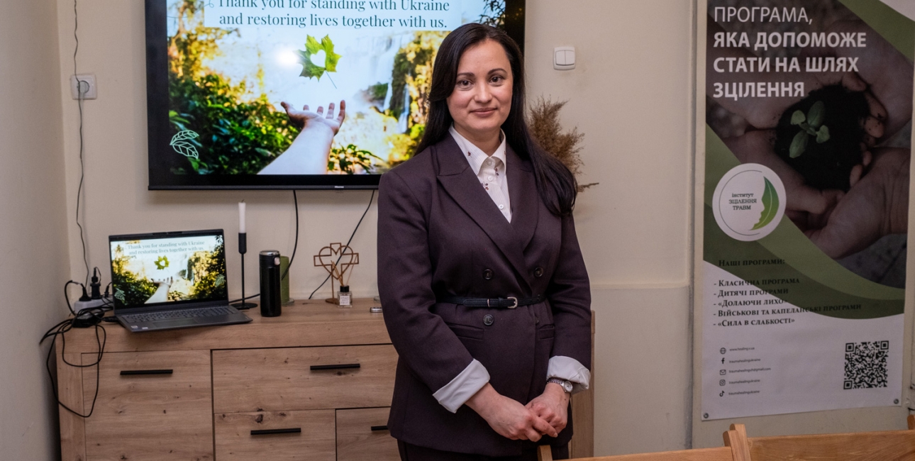 "Hos Bibelselskabet kunne jeg lade Gud få en tydelig plads i arbejdet med at genopbygge mennesker, der har oplevet tab, traumer, skader og sorg,” siger Yana Reznikova, der leder Bibelselskabets traumearbejde i det vestlige Ukraine. Foto: Oleg Sirotkin.