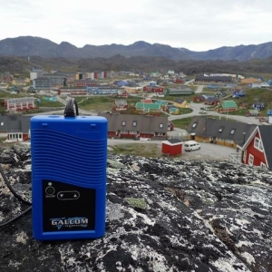 Lokalradio og Bibelen på grønlandsk. Foto: Rob Kapteyn