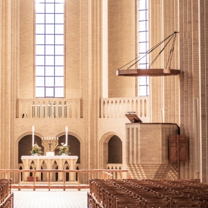 Kirkerummet i Grundtvigs Kirke. Foto: Unsplash.