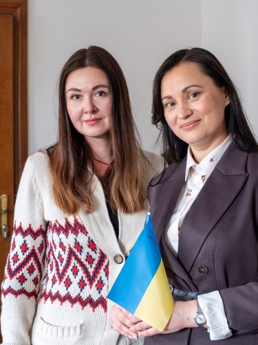 Victoria Mayboroda (tv.) og Yana Reznikova er nøglepersoner i Bibelselskabets traumearbejde i Lviv. Foto: Oleg Sirotkin.