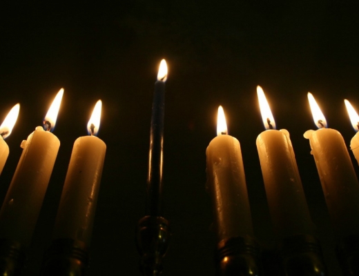 Tallet syv er repræsenteret i en Menorah.