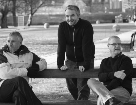Tre præster har i samarbejde skrevet Bibelhalvmaraton. Fra venstre ses Allan Ibsen, Lasse Åbom og Ole Lundegaard. Foto: Christina Marcher Lundegaard.