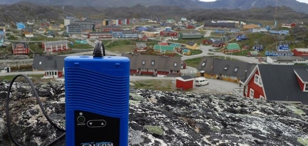 Lokalradio og Bibelen på grønlandsk. Foto: Rob Kapteyn