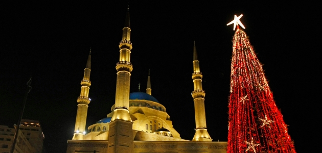 Juletræ ved Mohammed al-Amine-moskéen i Beirut. Foto: Ritzau Scanpix.