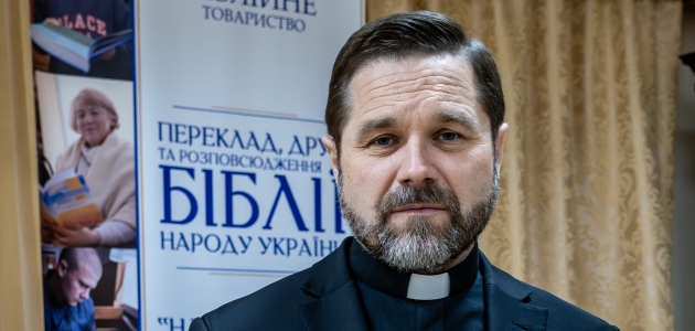 Vicegeneralsekretær i Bibelselskabet i Ukraine modtager parlamentets hæderspris. Foto: Anna Malysheva