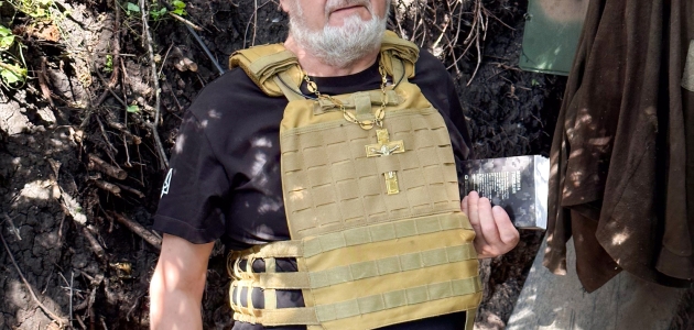 Vasyl Lutsyshun rejser jævnligt til fronten i Ukraine. Trods krig og store personlige tab holder han fast i troen. Foto:  Oleg Sirotkin.