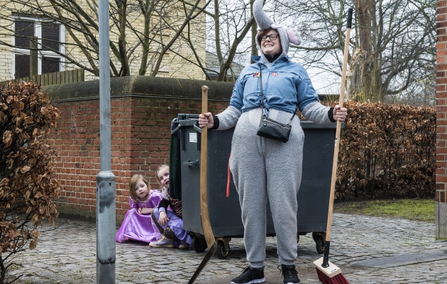 En meget glad elefant og to prinsesser i skjul. Foto: Søren Bidstrup/Scanpix.