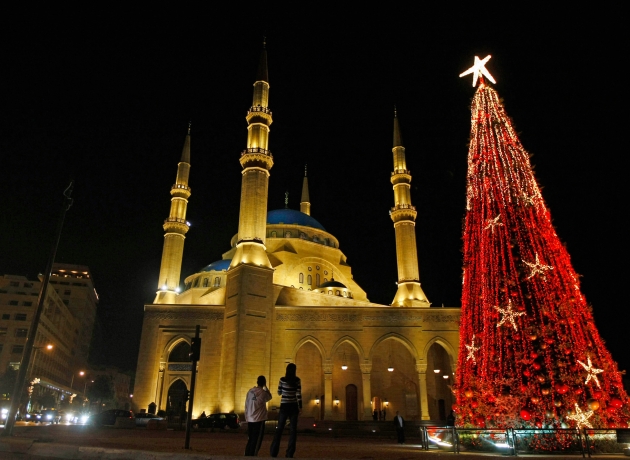 Juletræ ved Mohammed al-Amine-moskéen i Beirut. Foto: Ritzau Scanpix.