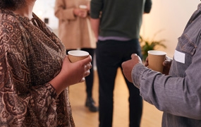 Kirkekaffe. Foto: Shutterstock/Monkey Business Images.