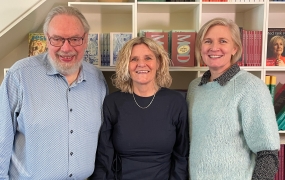 LEIF ANDERSEN er cand.theol. og lektor emeritus  samt forfatter til en række fagteologiske bøger.  LONE VESTERDAL er sognepræst og forfatter til en  række bøger om sorg, tab og tro.  DORTE TOUDAL VIFTRUP er psykolog med en ph.d.  indenfor sundhedsvidenskab i psykologisk arbejde  med krise, eksistens og åndelighed.